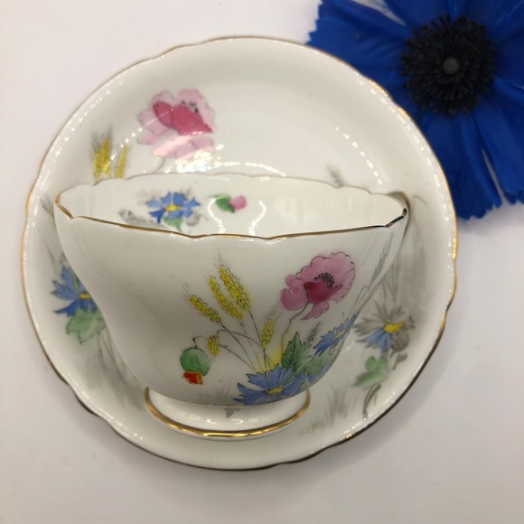 1945-1966 Shelley 20136 Fine Bone China Teacup & Saucer, Scalloped, Wildflowers - Picture 6 of 10